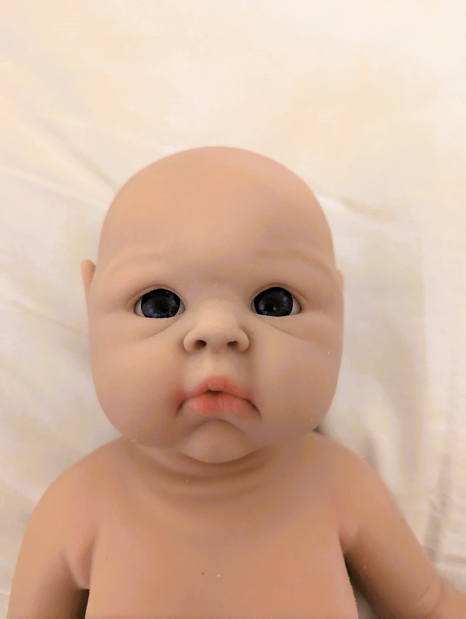 Bebe Reborn Silicona Platino Blanda de Cuerpo Completo Modelo Lena 45 CM
