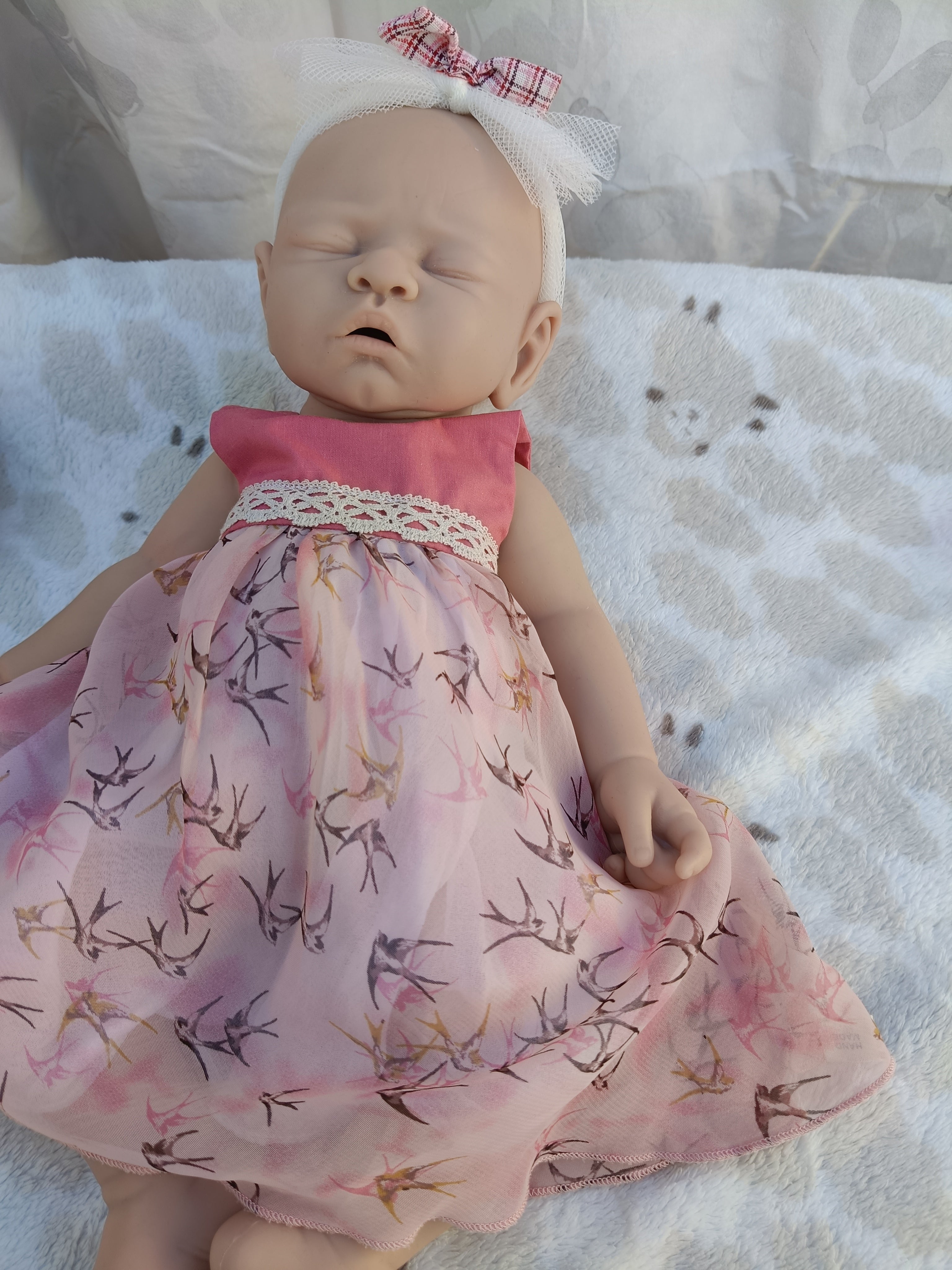 Bebe Reborn Silicona Platino Blanda de Cuerpo Completo Modelo Ojos Cerrados 45 CM