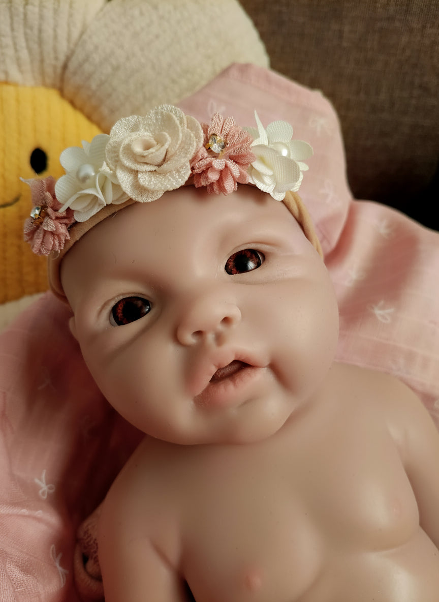 muñeco con cinta de flores