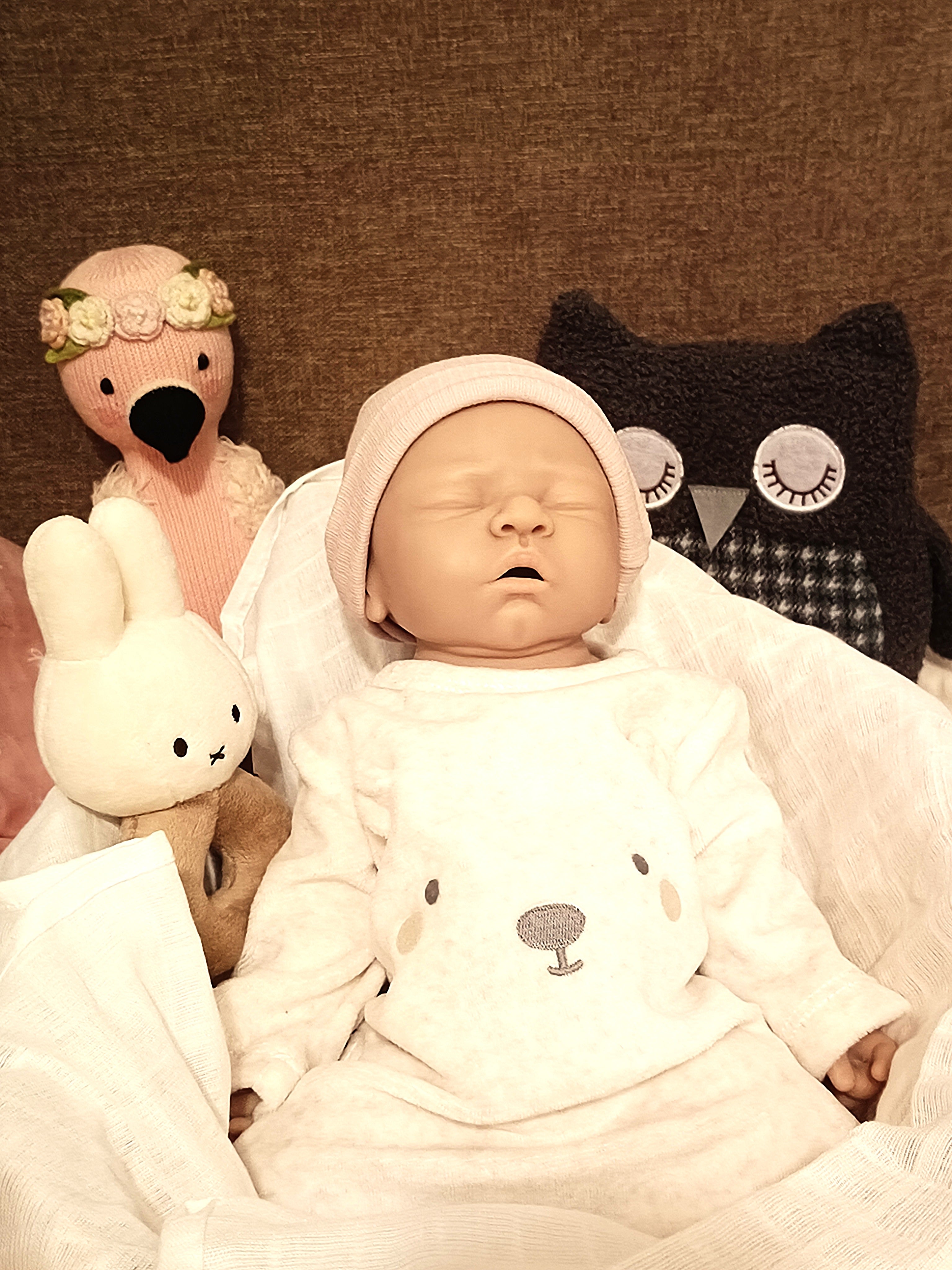 Bebe Reborn Silicona Platino Blanda de Cuerpo Completo Modelo Ojos Cerrados 45 CM