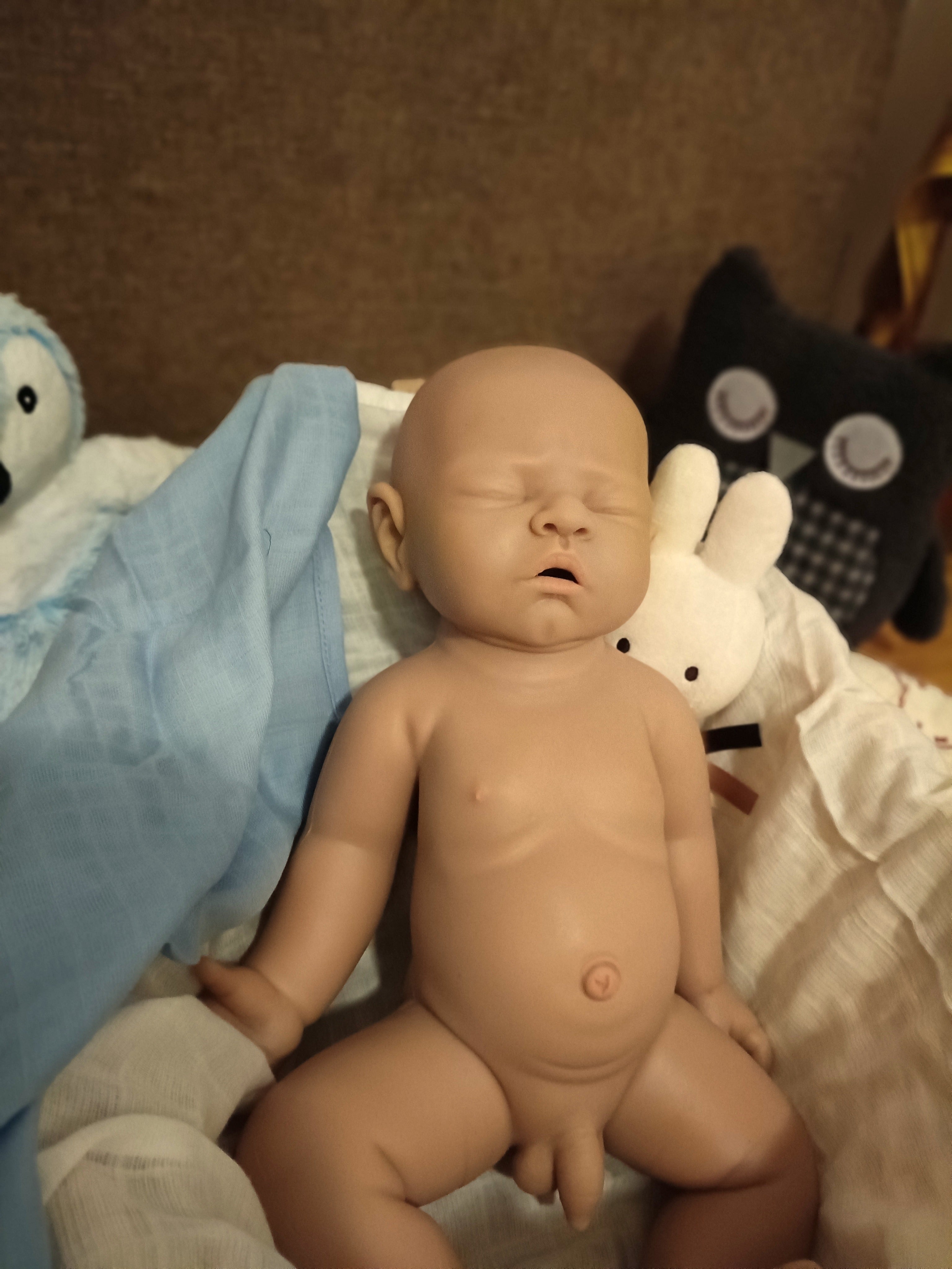 Bebe Reborn Silicona Platino Blanda de Cuerpo Completo Modelo Ojos Cerrados 45 CM